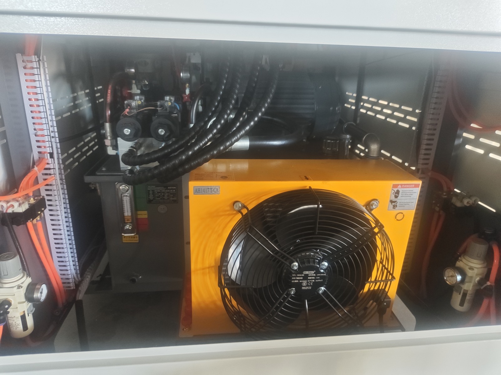 Paper plate machine hydraulic and control detail